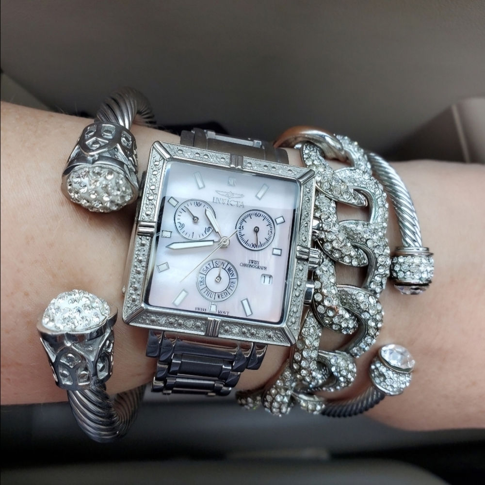 💎18K WG-plated Czech Pavé Crystal cuff bracelet